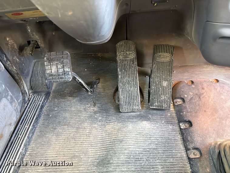 image for item EU4711 2014 Peterbilt 365 crane truck