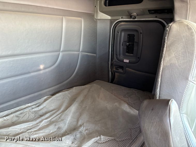 image for item EU4711 2014 Peterbilt 365 crane truck