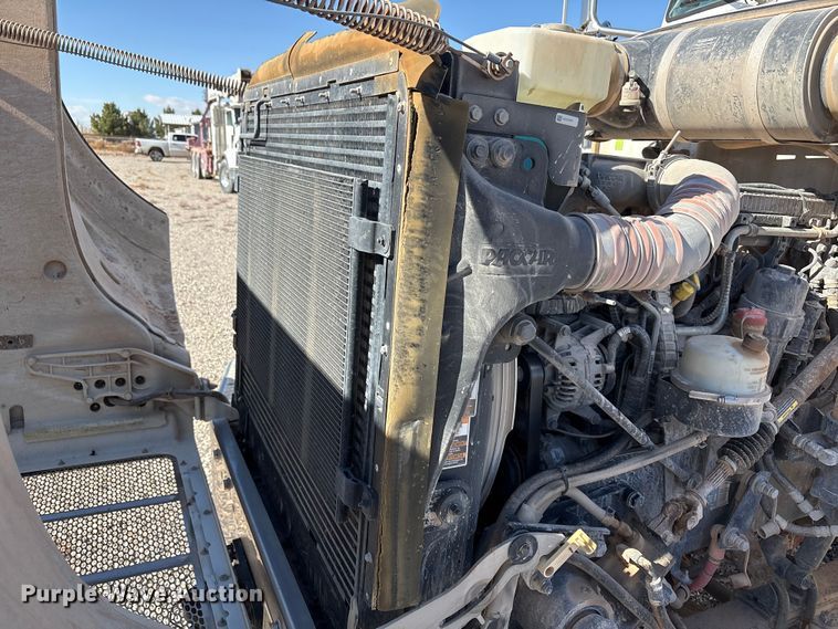 image for item EU4711 2014 Peterbilt 365 crane truck