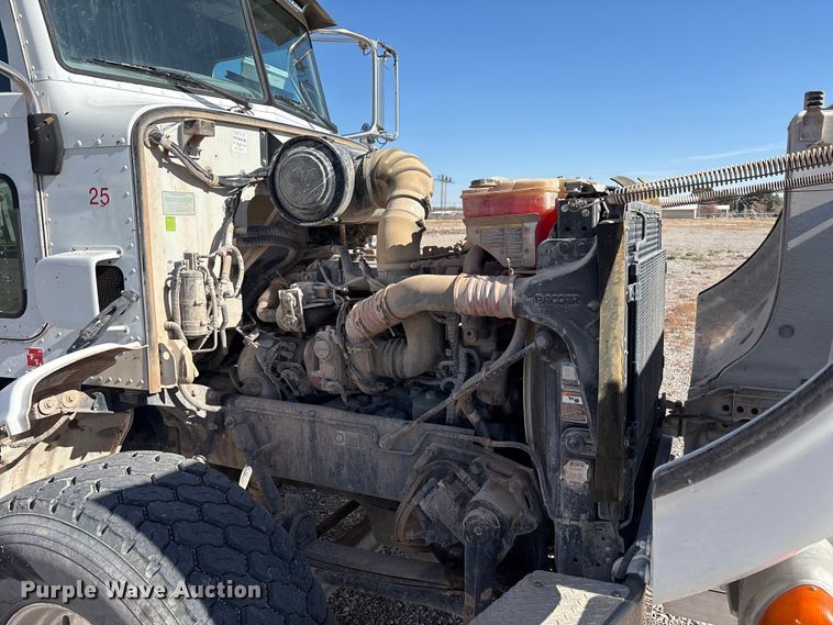 image for item EU4711 2014 Peterbilt 365 crane truck