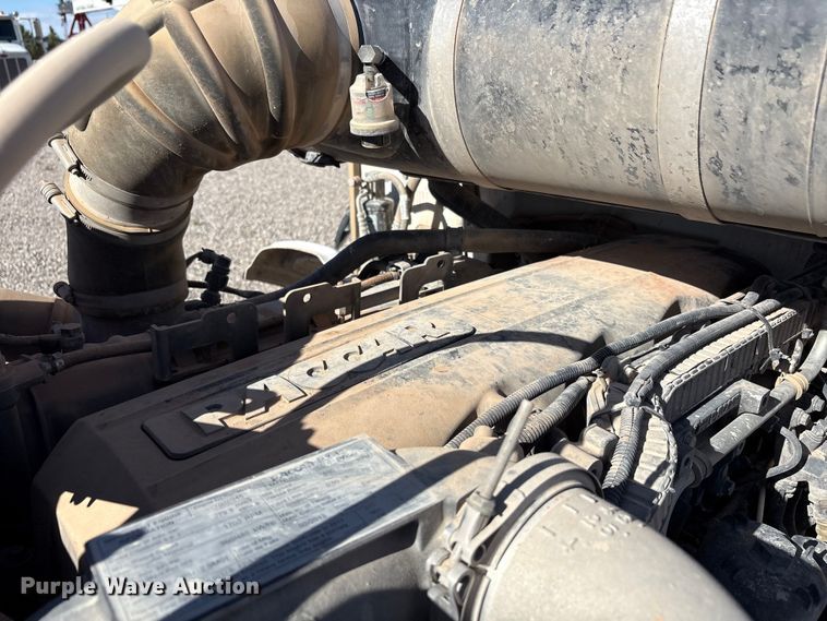 image for item EU4711 2014 Peterbilt 365 crane truck