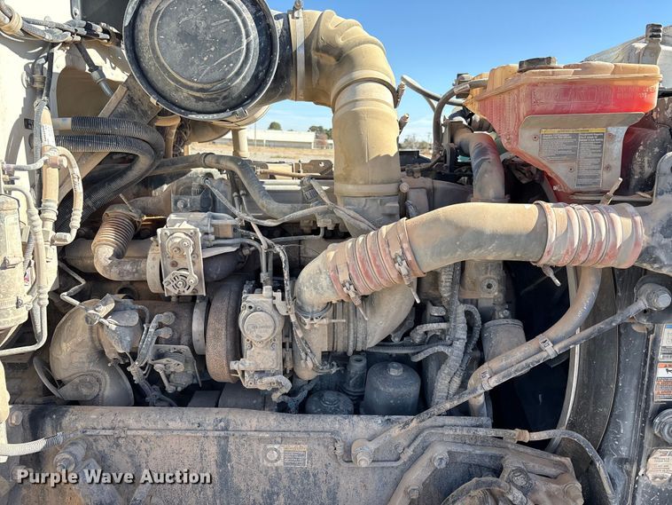 image for item EU4711 2014 Peterbilt 365 crane truck