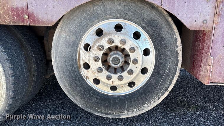 image for item EU4711 2014 Peterbilt 365 crane truck