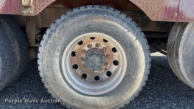 image for item EU4711 2014 Peterbilt 365 crane truck