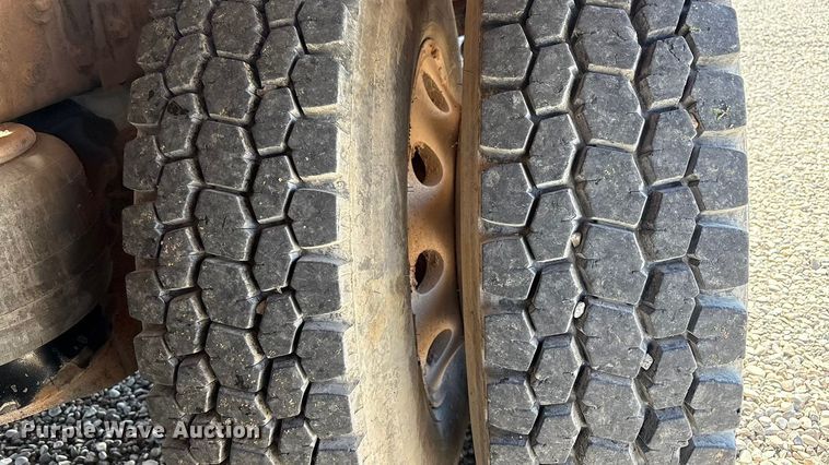 image for item EU4711 2014 Peterbilt 365 crane truck