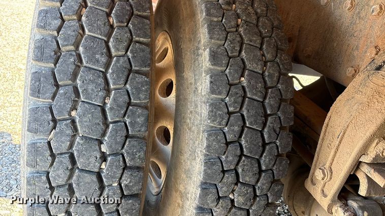 image for item EU4711 2014 Peterbilt 365 crane truck