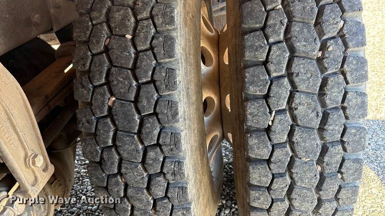 image for item EU4711 2014 Peterbilt 365 crane truck