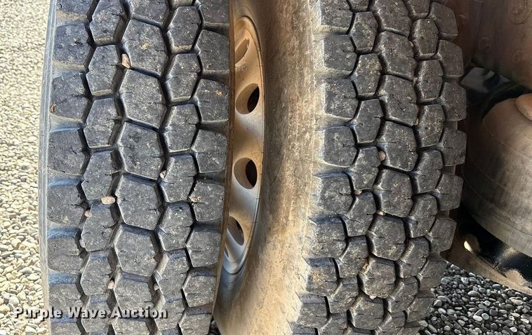 image for item EU4711 2014 Peterbilt 365 crane truck