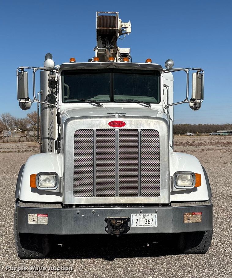 image for item EU4712 2014 Peterbilt 365 crane truck