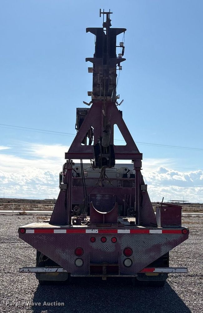 image for item EU4712 2014 Peterbilt 365 crane truck