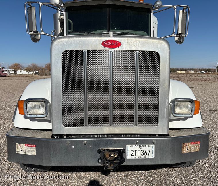 image for item EU4712 2014 Peterbilt 365 crane truck