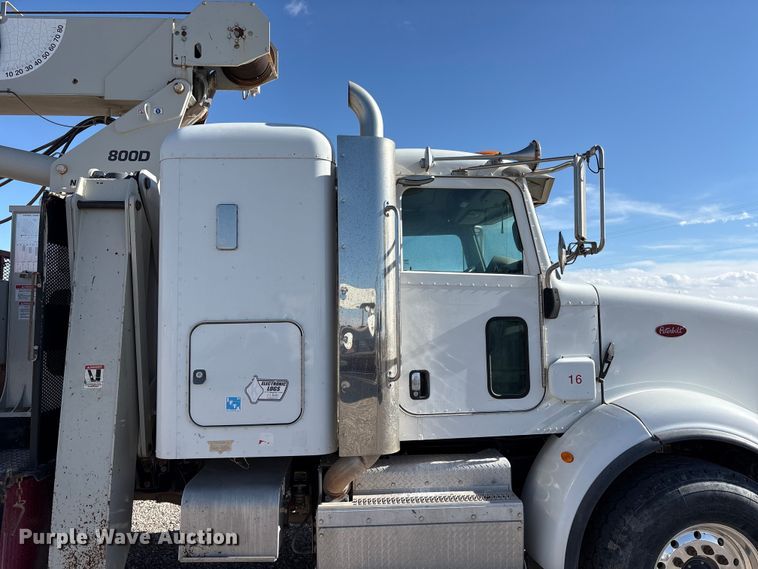 image for item EU4712 2014 Peterbilt 365 crane truck