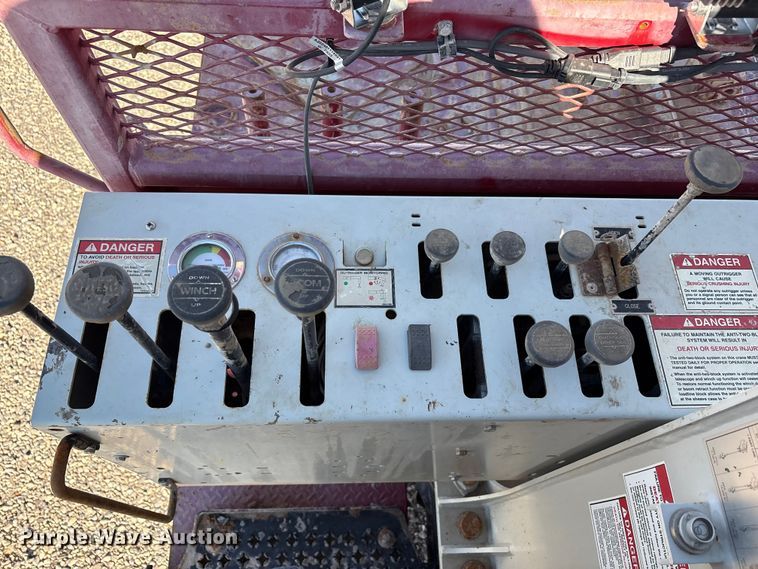 image for item EU4712 2014 Peterbilt 365 crane truck