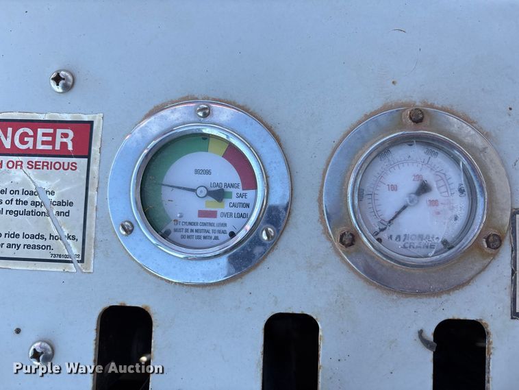 image for item EU4712 2014 Peterbilt 365 crane truck