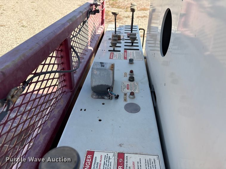 image for item EU4712 2014 Peterbilt 365 crane truck