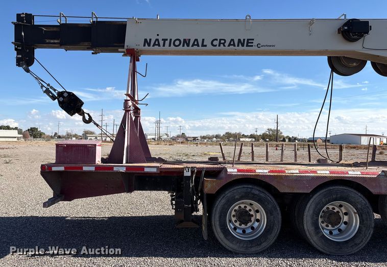 image for item EU4712 2014 Peterbilt 365 crane truck