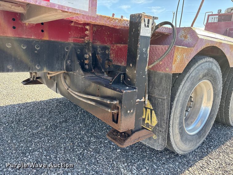 image for item EU4712 2014 Peterbilt 365 crane truck