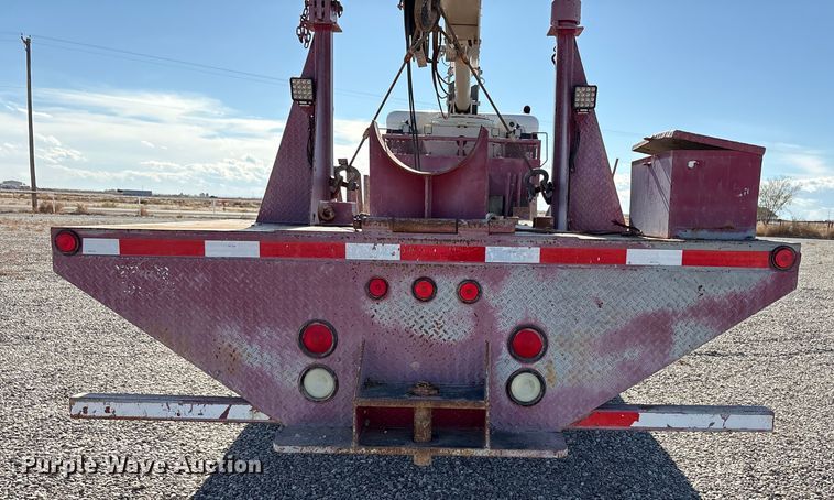 image for item EU4712 2014 Peterbilt 365 crane truck
