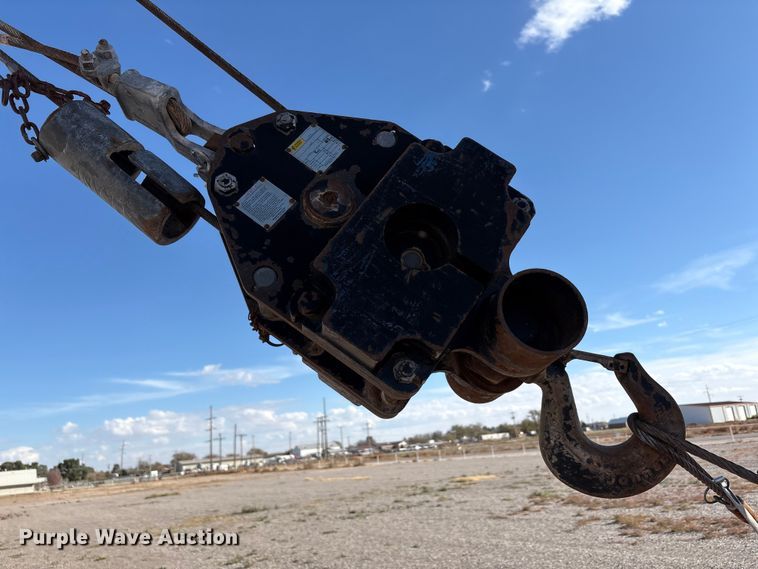 image for item EU4712 2014 Peterbilt 365 crane truck