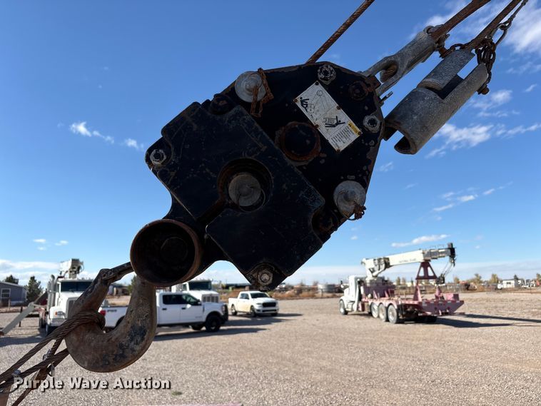 image for item EU4712 2014 Peterbilt 365 crane truck