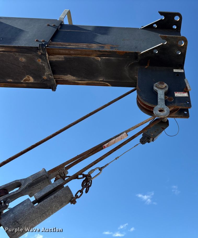 image for item EU4712 2014 Peterbilt 365 crane truck