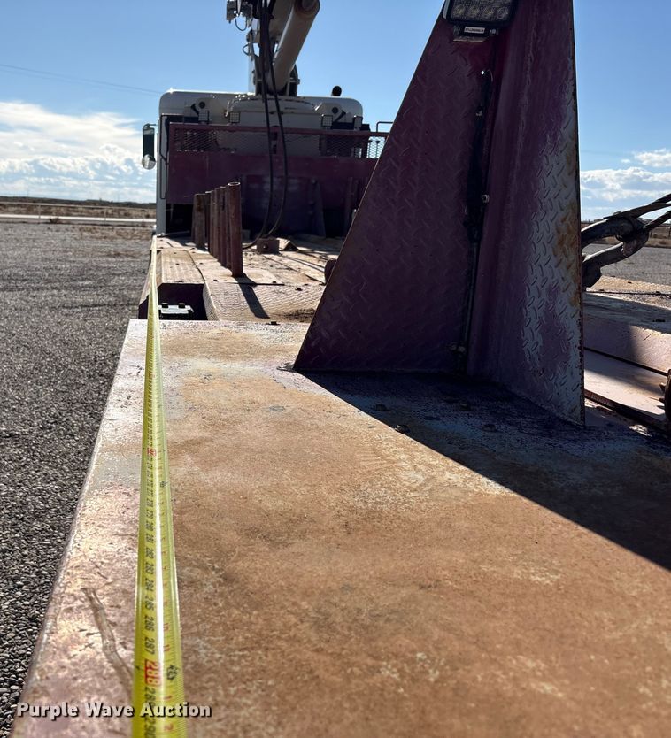 image for item EU4712 2014 Peterbilt 365 crane truck