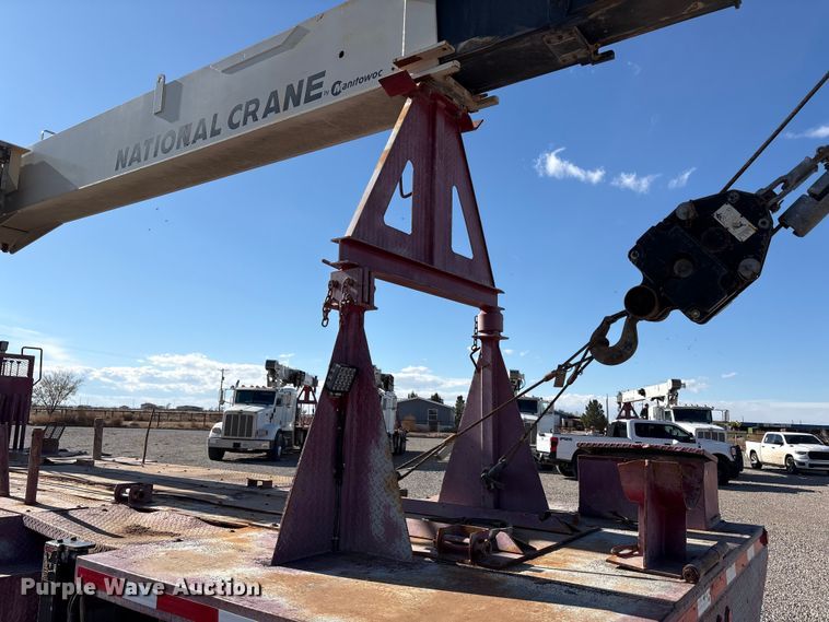 image for item EU4712 2014 Peterbilt 365 crane truck