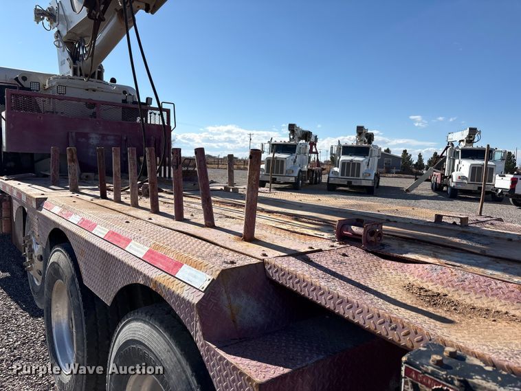 image for item EU4712 2014 Peterbilt 365 crane truck