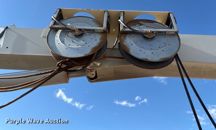 image for item EU4712 2014 Peterbilt 365 crane truck