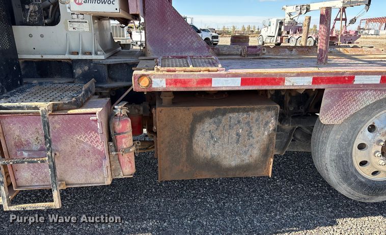 image for item EU4712 2014 Peterbilt 365 crane truck