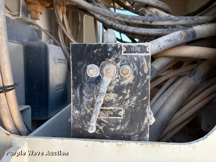 image for item EU4712 2014 Peterbilt 365 crane truck