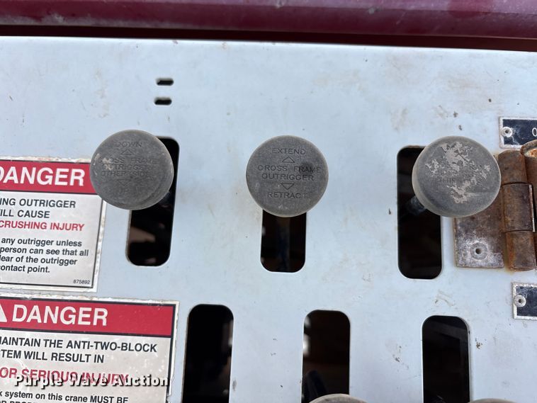 image for item EU4712 2014 Peterbilt 365 crane truck