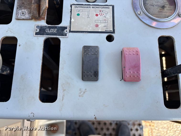 image for item EU4712 2014 Peterbilt 365 crane truck