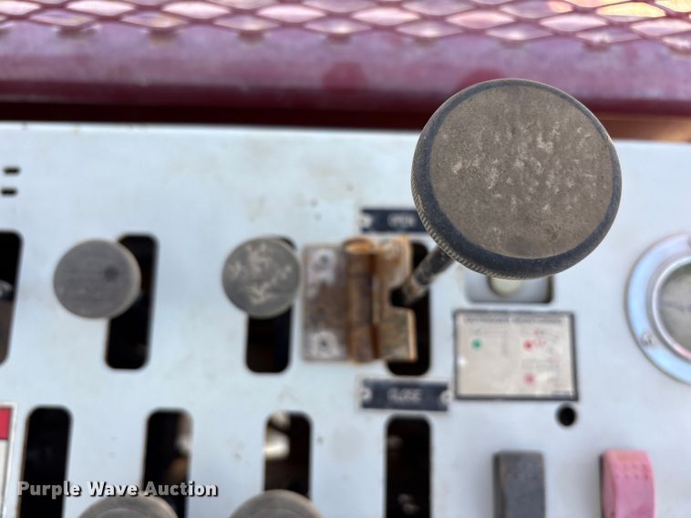 image for item EU4712 2014 Peterbilt 365 crane truck