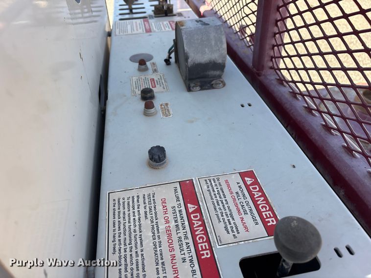 image for item EU4712 2014 Peterbilt 365 crane truck