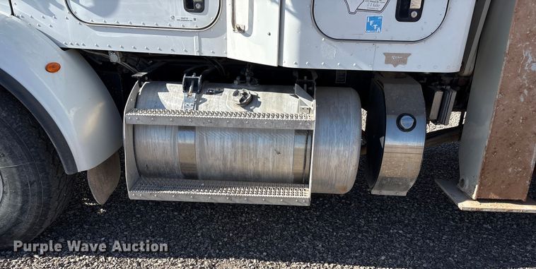 image for item EU4712 2014 Peterbilt 365 crane truck