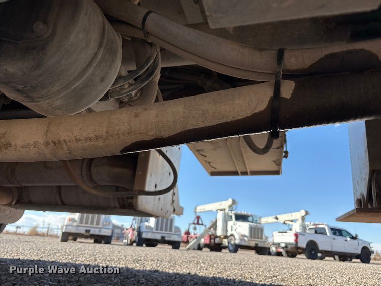 image for item EU4712 2014 Peterbilt 365 crane truck