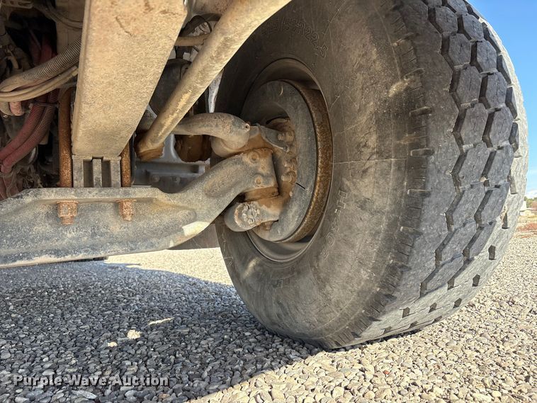 image for item EU4712 2014 Peterbilt 365 crane truck