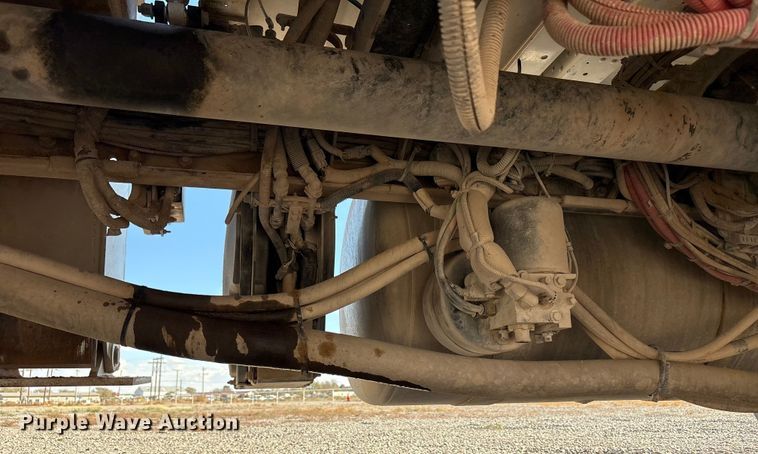 image for item EU4712 2014 Peterbilt 365 crane truck