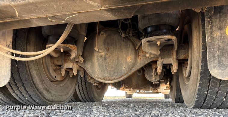 image for item EU4712 2014 Peterbilt 365 crane truck