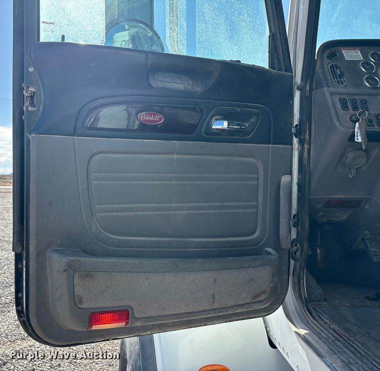 image for item EU4712 2014 Peterbilt 365 crane truck