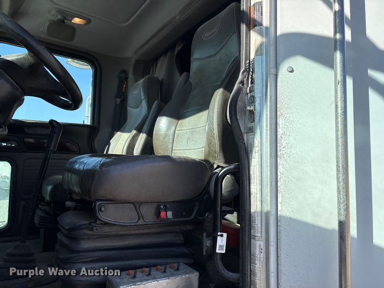 image for item EU4712 2014 Peterbilt 365 crane truck