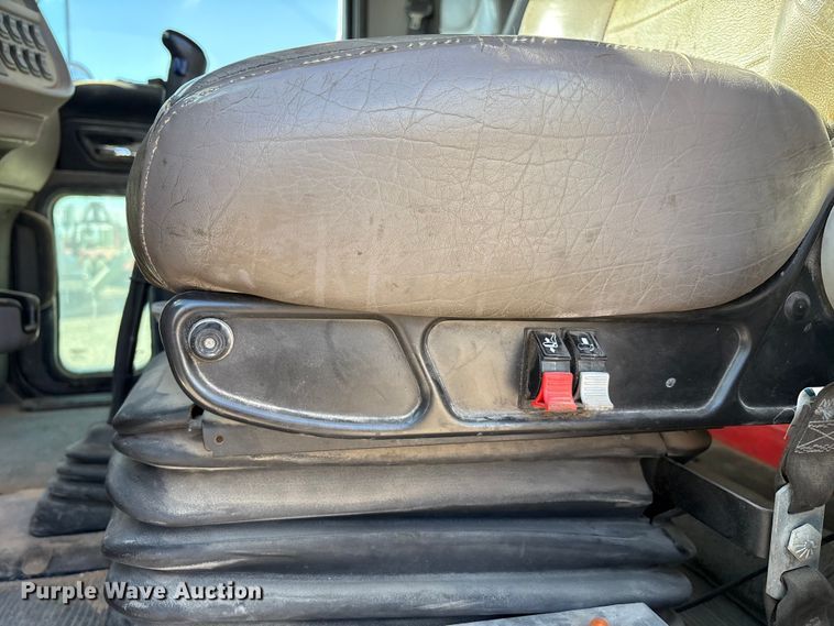 image for item EU4712 2014 Peterbilt 365 crane truck