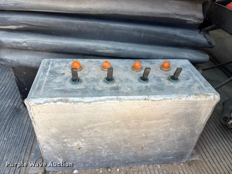 image for item EU4712 2014 Peterbilt 365 crane truck