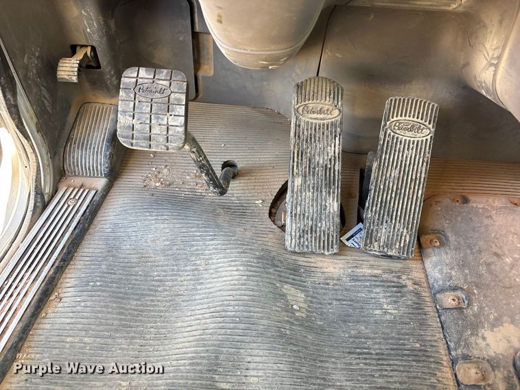 image for item EU4712 2014 Peterbilt 365 crane truck