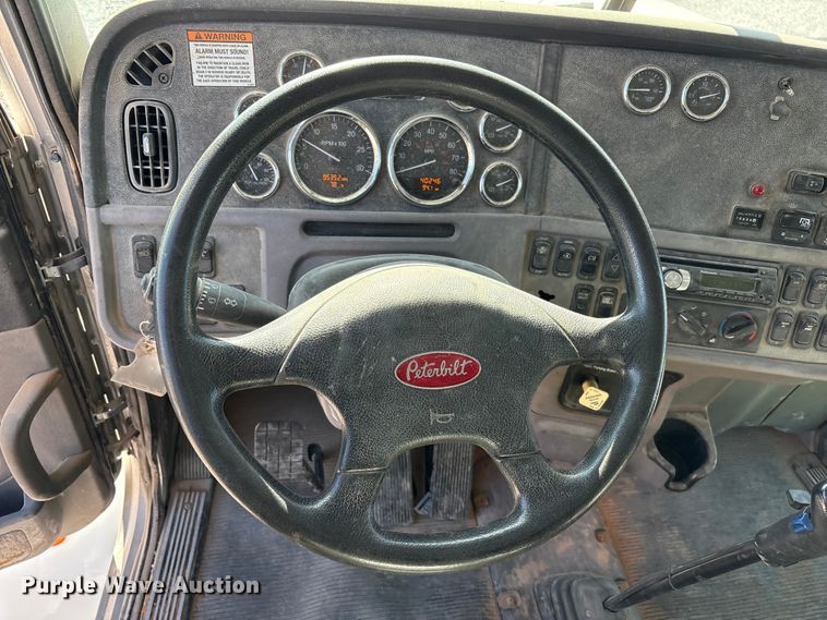 image for item EU4712 2014 Peterbilt 365 crane truck