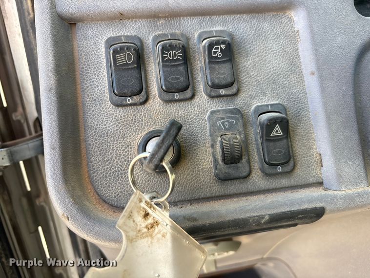 image for item EU4712 2014 Peterbilt 365 crane truck