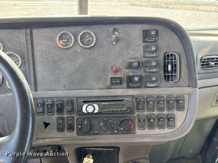 image for item EU4712 2014 Peterbilt 365 crane truck