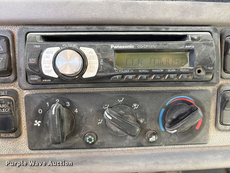 image for item EU4712 2014 Peterbilt 365 crane truck