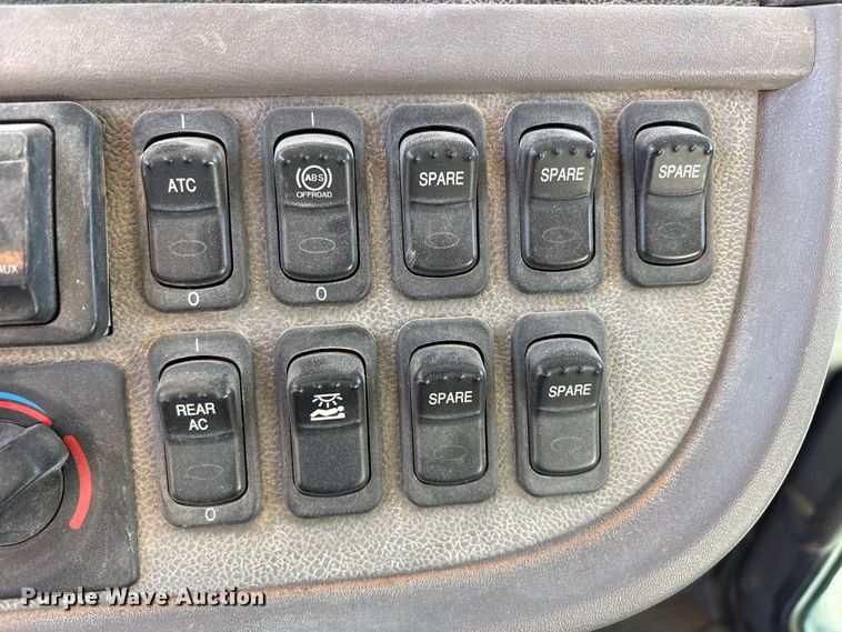 image for item EU4712 2014 Peterbilt 365 crane truck